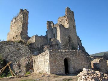 Hrad Divín